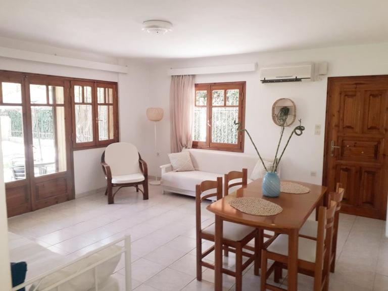 Small Theater Apartment Epidaurus Extérieur photo