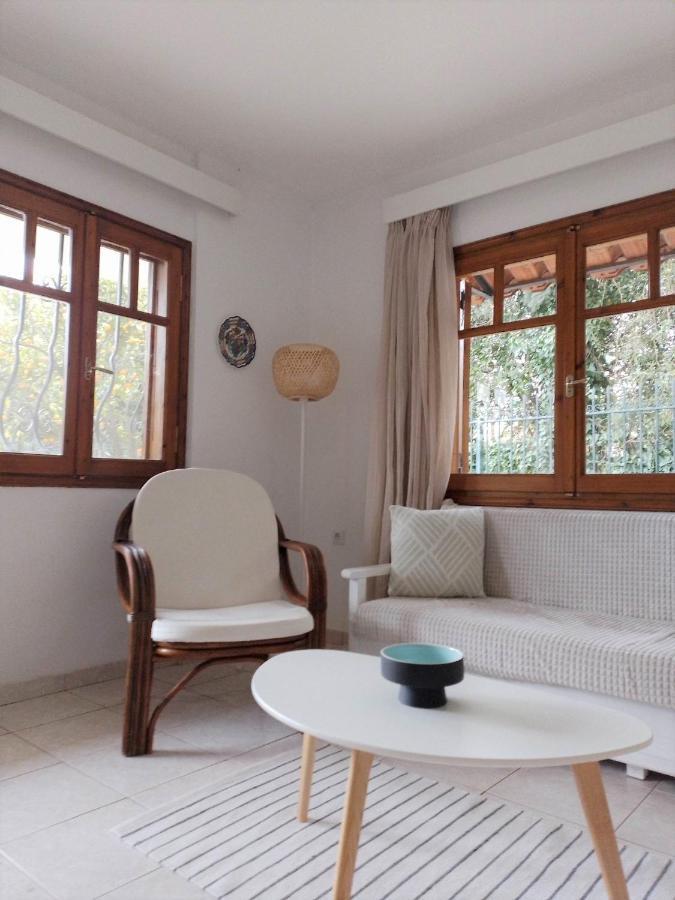 Small Theater Apartment Epidaurus Extérieur photo