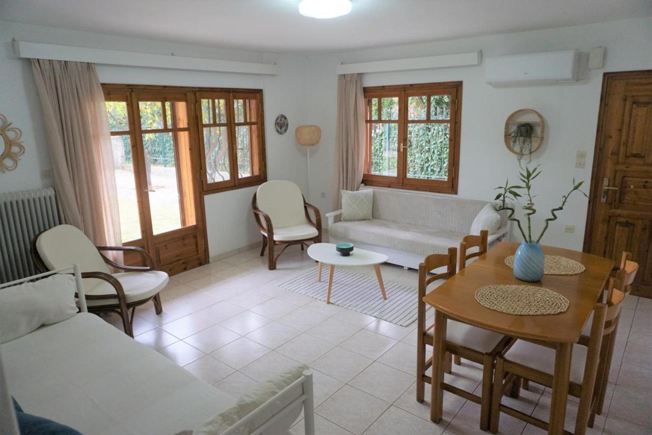 Small Theater Apartment Epidaurus Extérieur photo