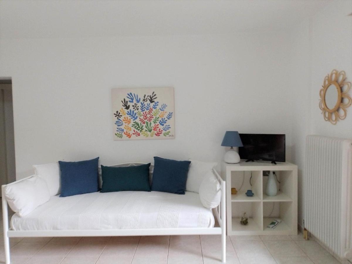 Small Theater Apartment Epidaurus Extérieur photo